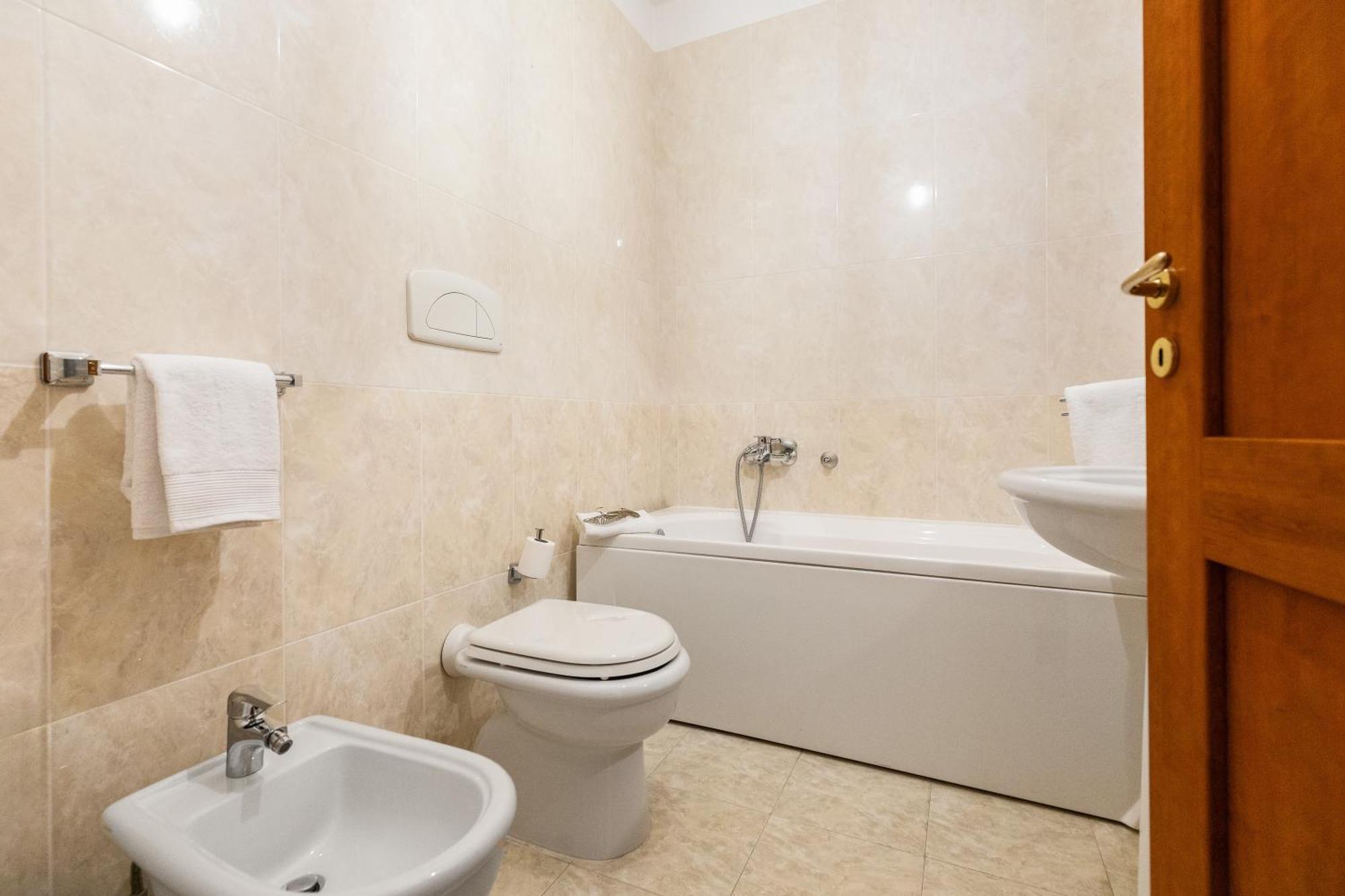 Giramondo Guest House Fiumicino Luaran gambar
